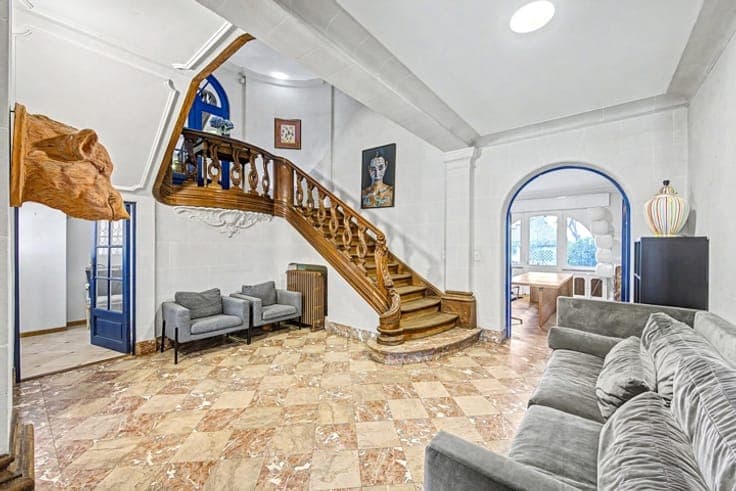 Character townhouse – ± 478 sqm – 5 bedrooms – garden
