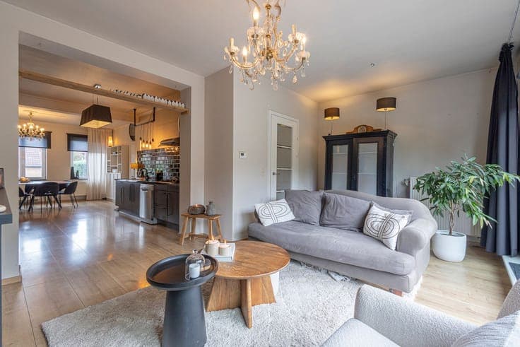 Renovated house with commercial space – centre of Itterbeek