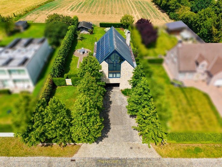Te koop, Ruime villawoning met praktijkmogelijkheden op r...