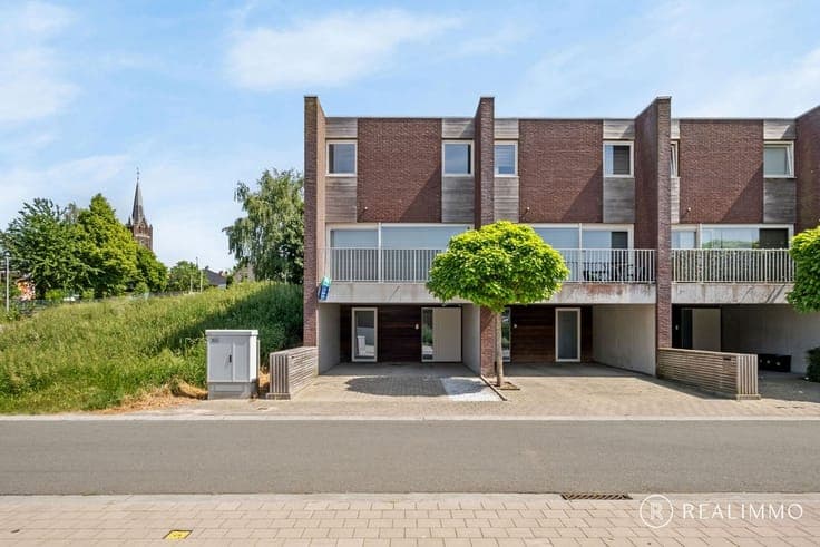 Recente halfopen bebouwing met 3 slaapkamers