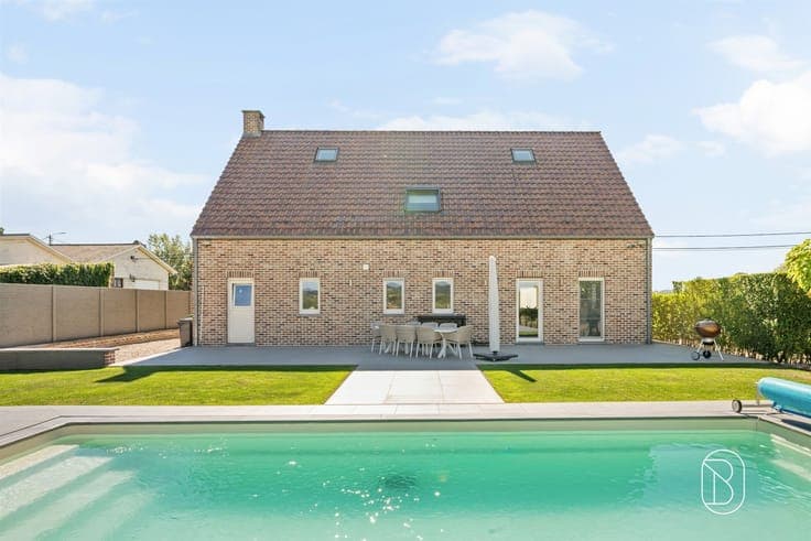 Stunning 6-bedroom villa with a pool in Saint-Sauveur, PEB B