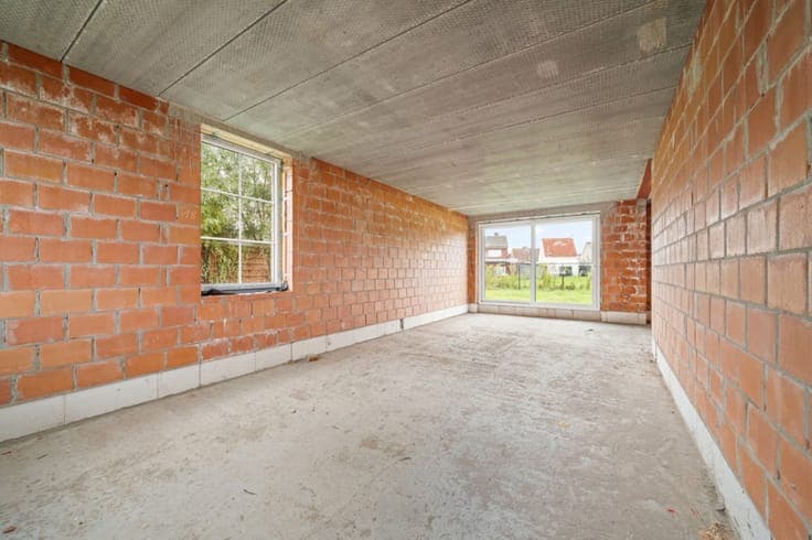 Halfopen landelijke nieuwbouw met zuidgerichte tuin
