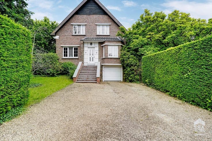 CHARMING HOUSE WITH GARDEN!