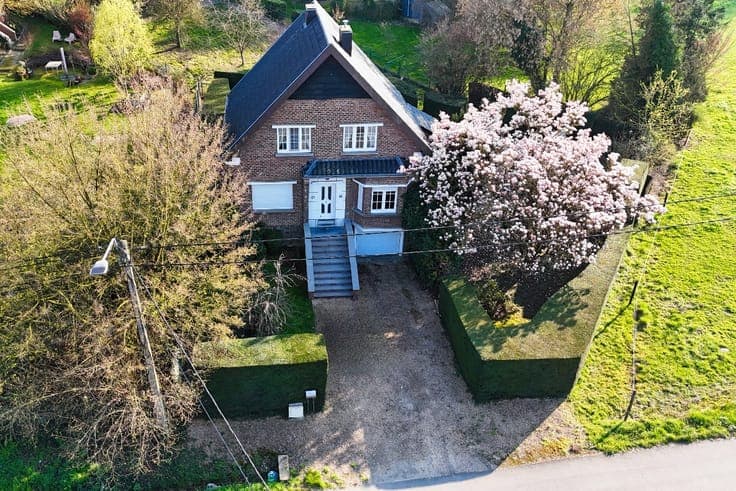 CHARMING HOUSE WITH GARDEN!
