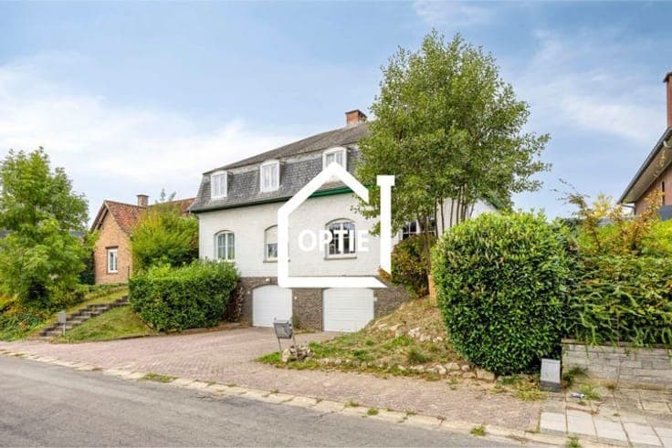 Charming 3-facade house in a quiet location