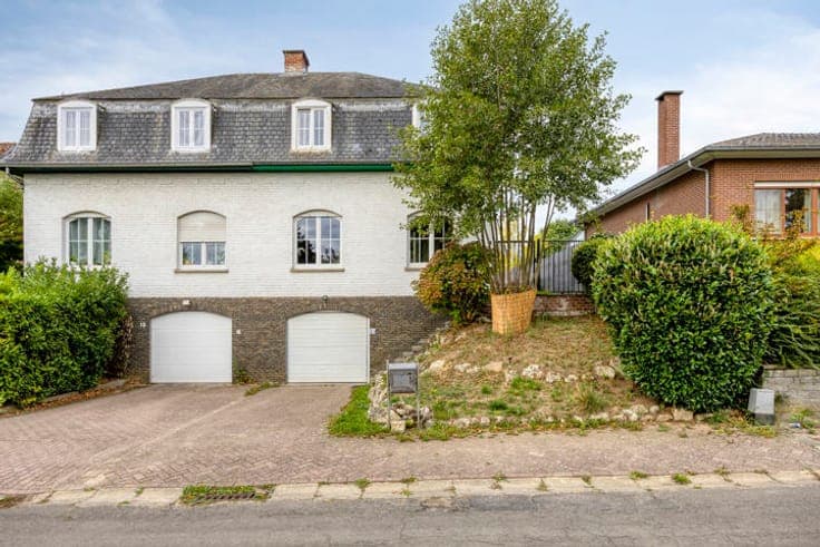 Charming 3-facade house in a quiet location