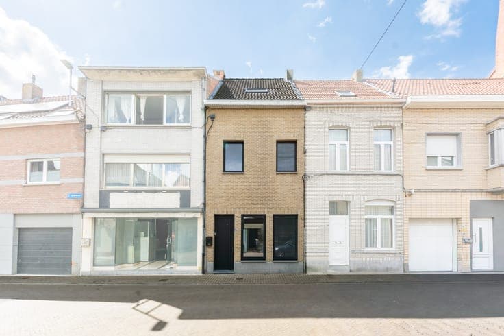 Renovated town house with 3 bedrooms