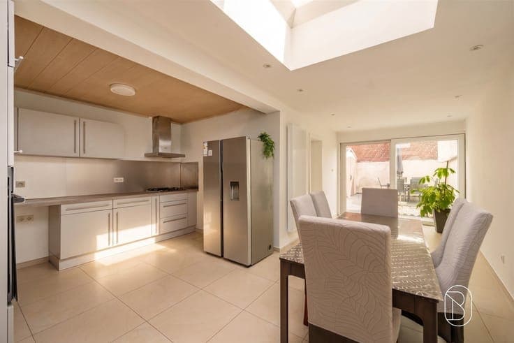 Spacious 4-bedroom townhouse with a garden in Rons