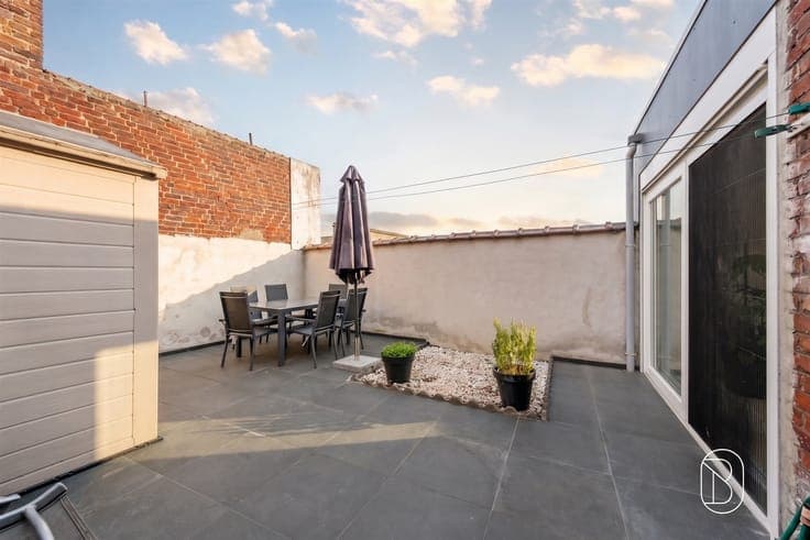 Spacious 4-bedroom townhouse with a garden in Rons