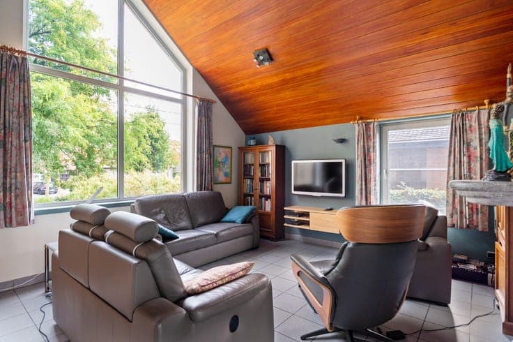 Vrijstaande architectenwoning met 5 slpk., atelier en dub...