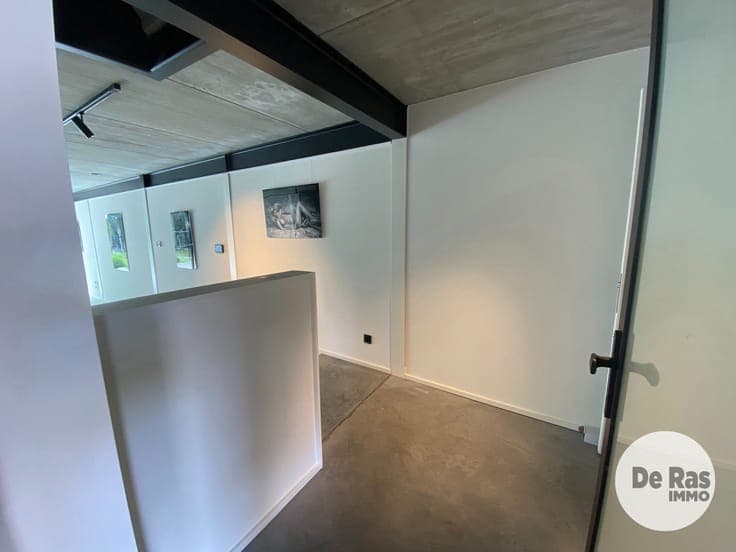 VLIERZELE - Nieuwbouwwoning in moderne betonarchitectuur
