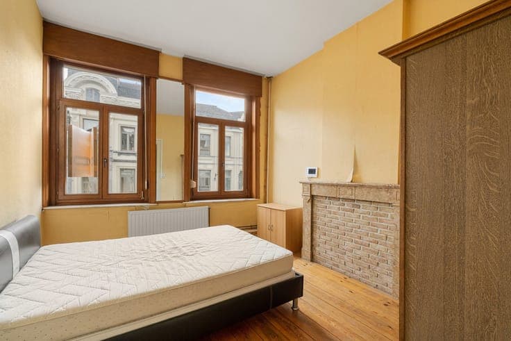 Mixed-use building ideally located