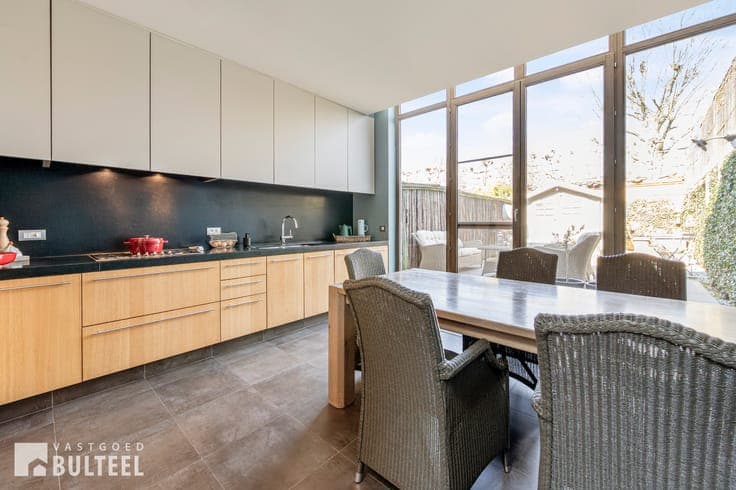 Instapklare woning met 2 slaapkamers en stadsterras.