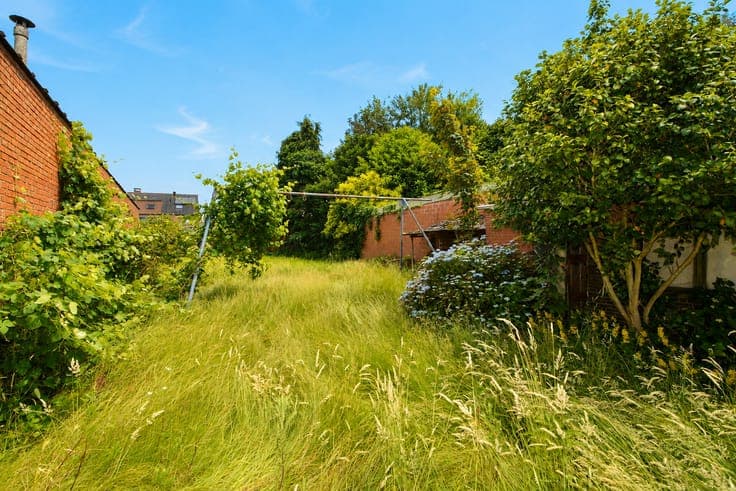 TE RENOVEREN WONING MET 5 SLK EN GARAGE!