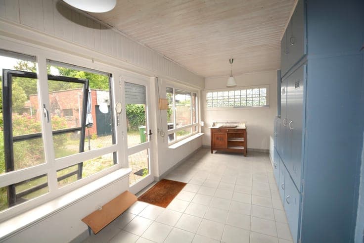 TE RENOVEREN WONING MET 5 SLK EN GARAGE!