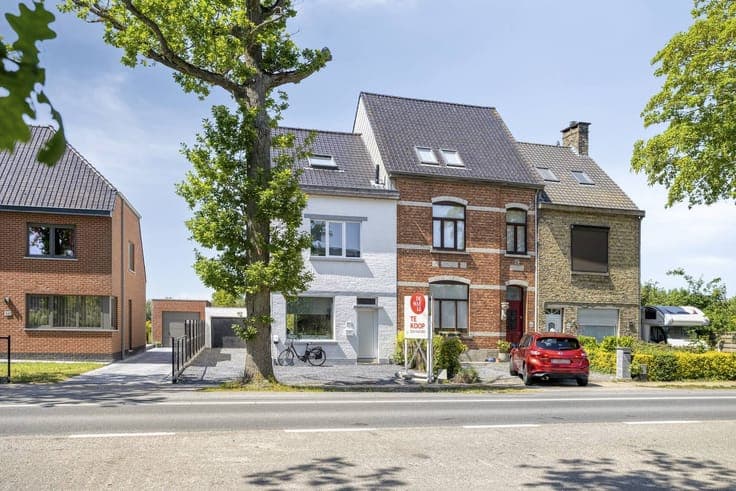 Ready to move in semi-detached house for sale in Bruges with