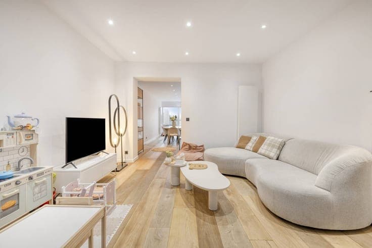 Ready to move in semi-detached house for sale in Bruges with