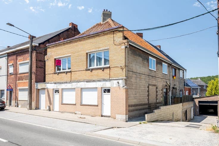 5-bedroom house with commercial space and a 3-car garage
