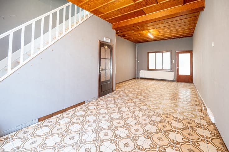 5-bedroom house with commercial space and a 3-car garage