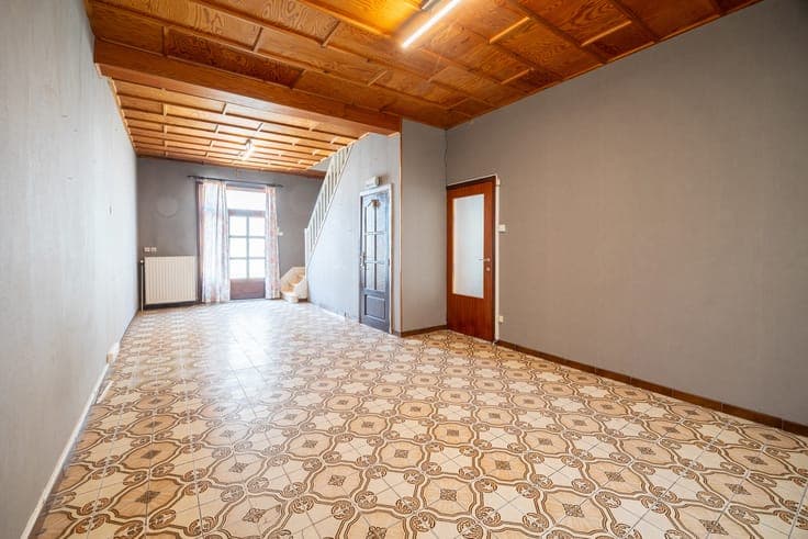 5-bedroom house with commercial space and a 3-car garage