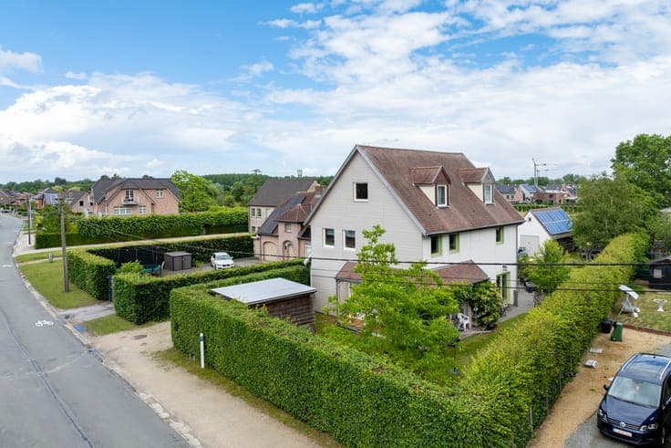 Hele ruime woning op uitstekende ligging in Merelbeke te ...