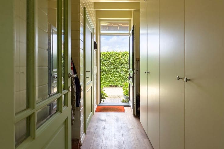 Hele ruime woning op uitstekende ligging in Merelbeke te ...