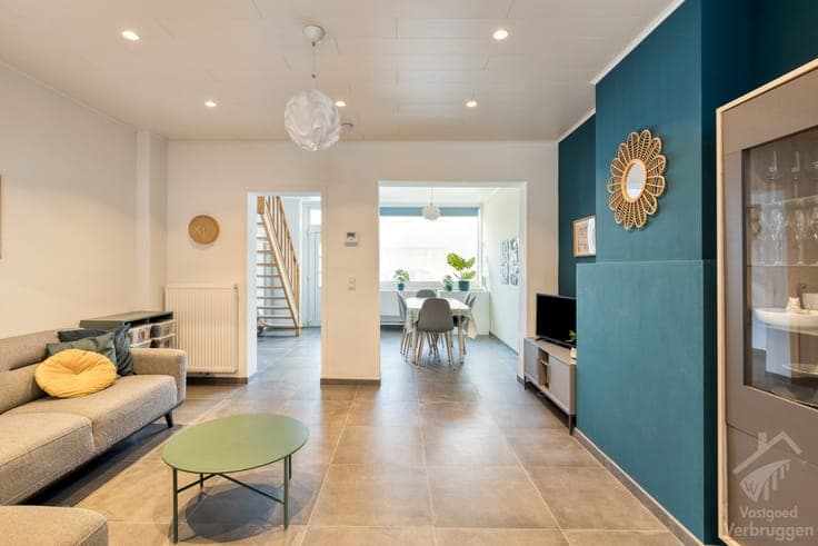 Toffe instapklare rijwoning met gezellig terras in centru...