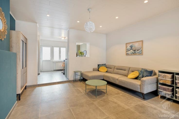 Toffe instapklare rijwoning met gezellig terras in centru...