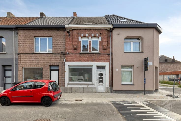 Toffe instapklare rijwoning met gezellig terras in centru...