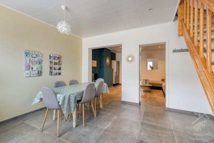 Toffe instapklare rijwoning met gezellig terras in centru...