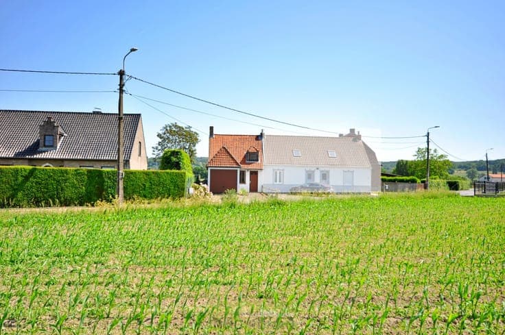 Landelijk gelegen woning te Kluisbergen!