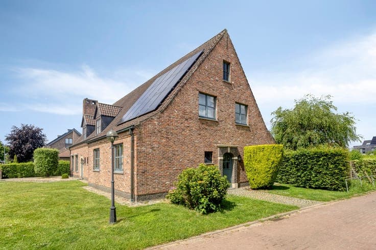 Stylish villa with practice: living & working in Opwijk
