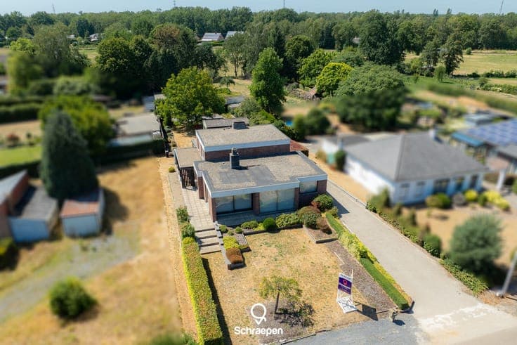 Ruime gezinswoning (237 m²) met 3 slpks op een zuidwestel...