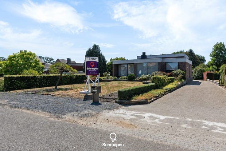 Ruime gezinswoning (237 m²) met 3 slpks op een zuidwestel...