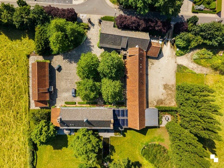 Authentieke, multifunctionele vierkantshoeve in Desselgem!