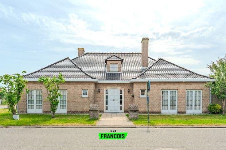 Characterful villa with EPC (C), 5 bedrooms, garage and gar…