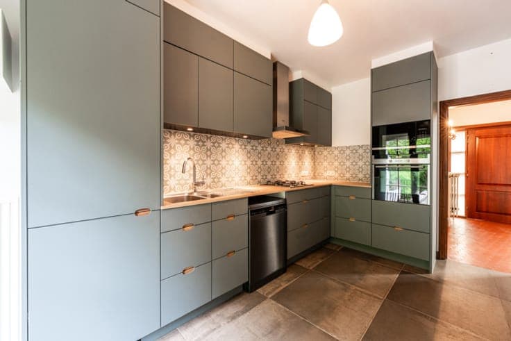 Baron d'Huart neighborhood, 3 façade house (4 bed / 2 bath)