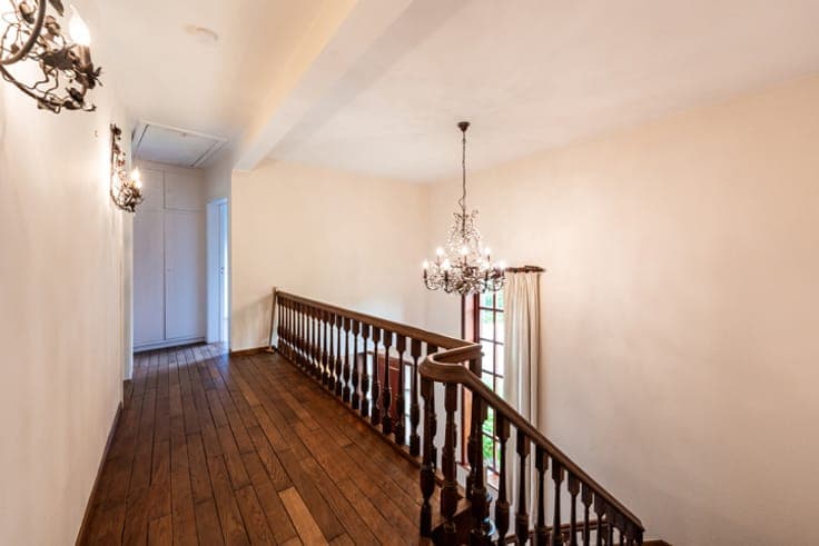 Baron d'Huart neighborhood, 3 façade house (4 bed / 2 bath)