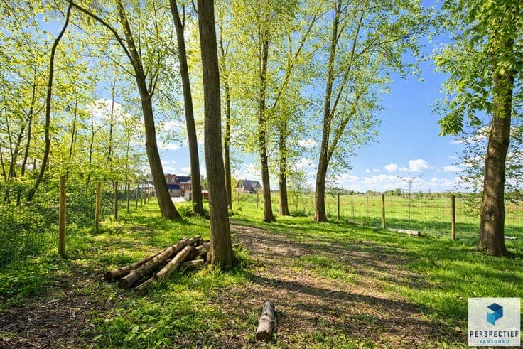 Landelijk gelegen ruime woning met tuin, kleine weide & b...