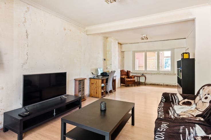 Charmante, te renoveren woning met 2 slpk., garage en tuin