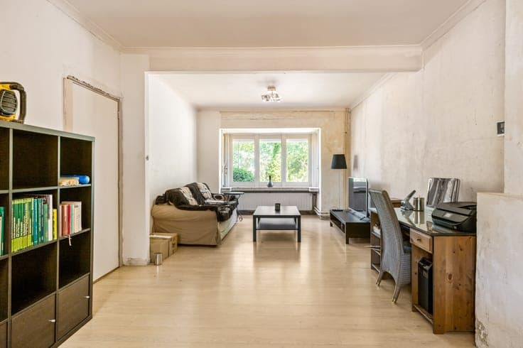 Charmante, te renoveren woning met 2 slpk., garage en tuin