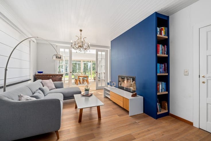 Spacious detached house with large garden