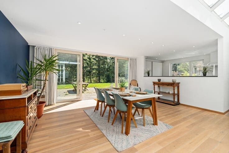 Spacious detached house with large garden
