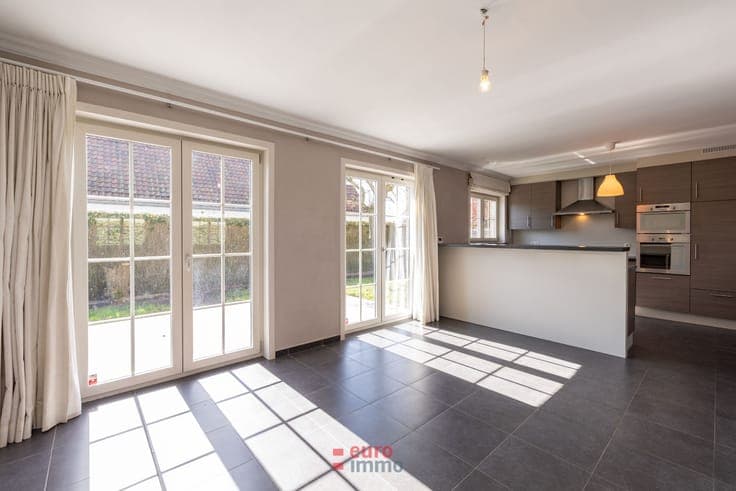 Alleenstaande villa op unieke ligging aan de duinen van O...