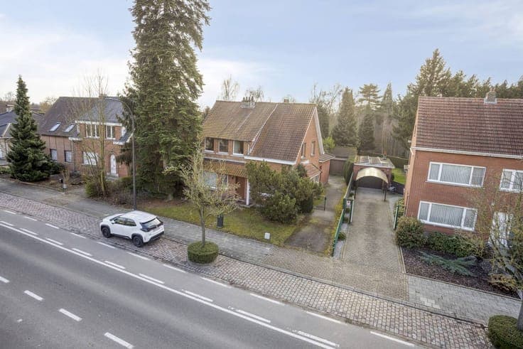 5-bedroom house with 3,150m² farmland in Wommelgem!
