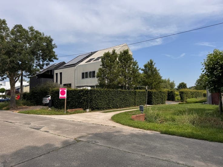 Ruime woning met prachtige tuin op uitstekende ligging te...