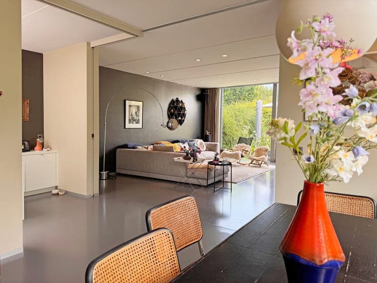 Ruime woning met prachtige tuin op uitstekende ligging te...
