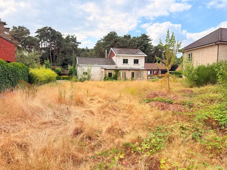 Prachtig gelegen renovatiewoning op een unieke bouwgrond ...