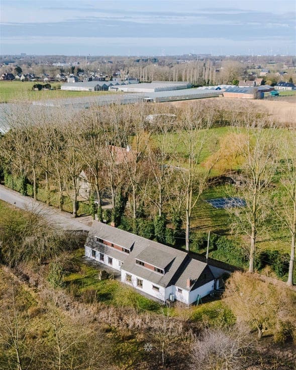Landhuis met renovatiepotentieel