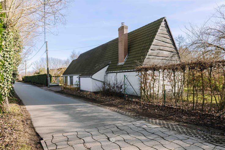 Landhuis met renovatiepotentieel